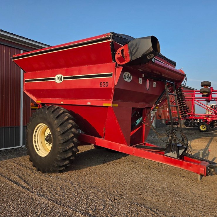 J&M 620 grain cart