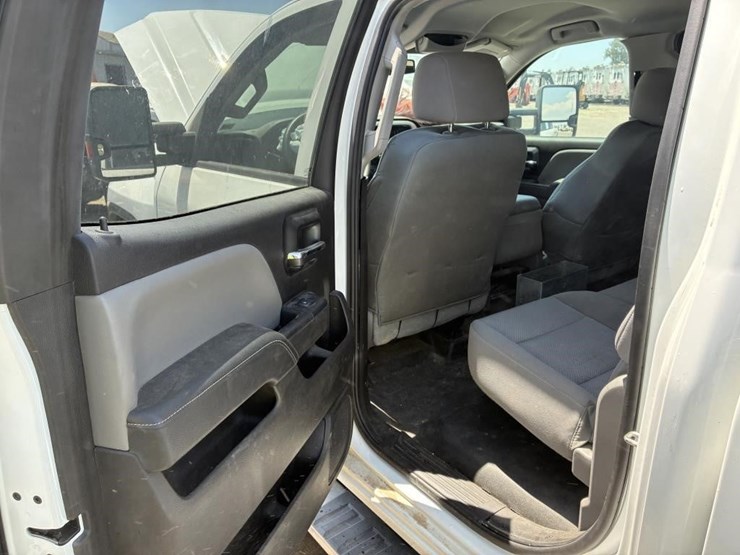2015-gmc-3500hd-image-23