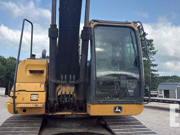 2013-deere-160g-lc-image-13