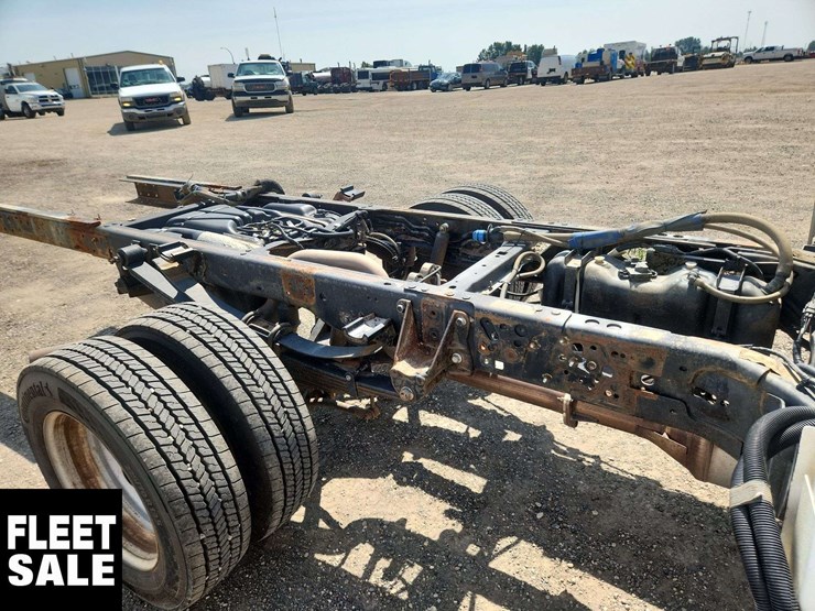 2022-ford-f550-image-35