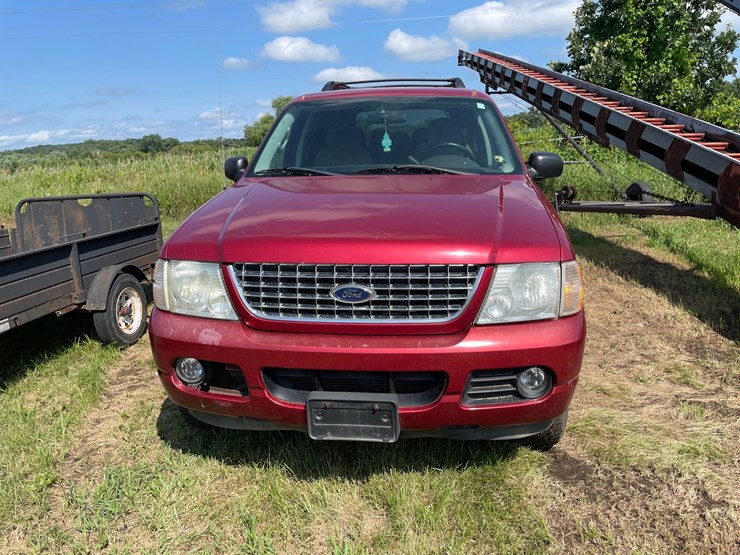 2005-ford-explorer-image-2