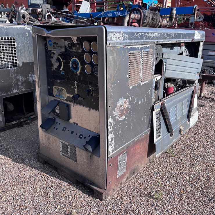 #39037 • MILLER BIG BLUE 402D WELDING MACHINE | FOR PARTS/REPAIRS
