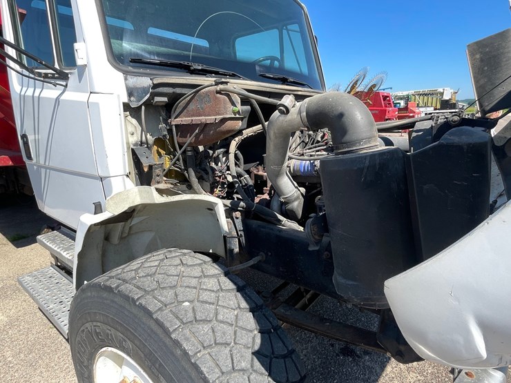 1995-freightliner-fl80-image-50