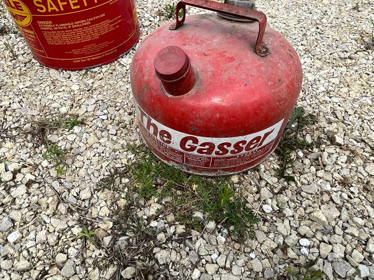 #3345-•-(2)-metal-gas-cans-image-8
