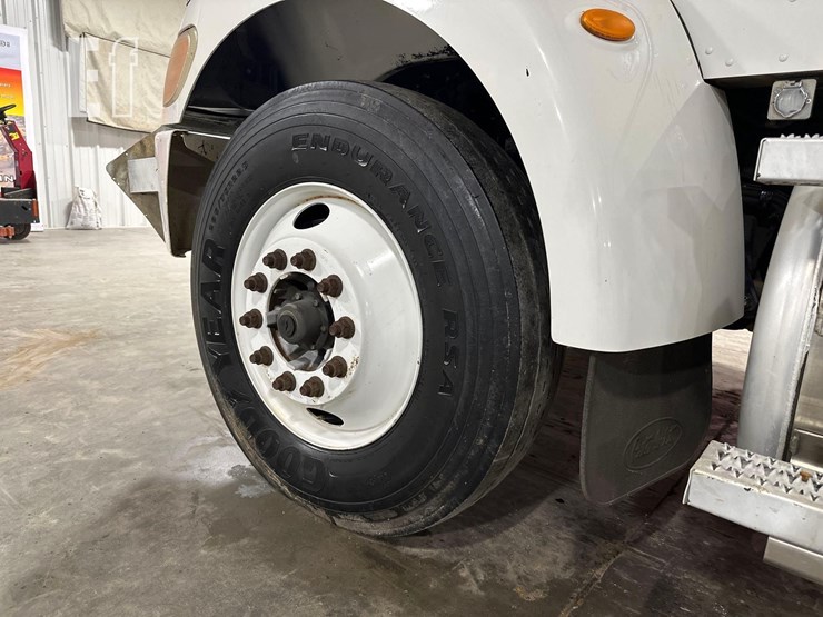 2015-peterbilt-337-image-30