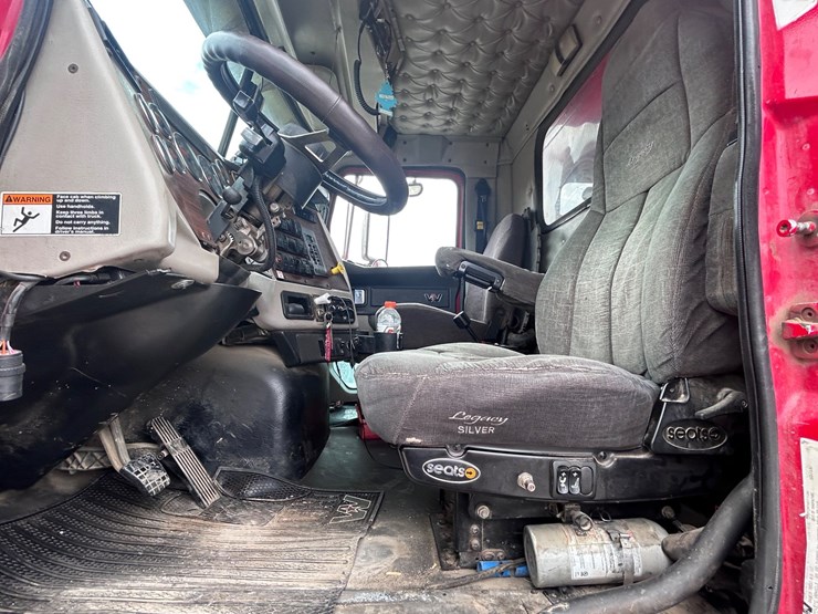 2016-western-star-4700-image-30