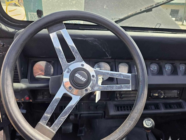 1995-jeep-wrangler-image-39