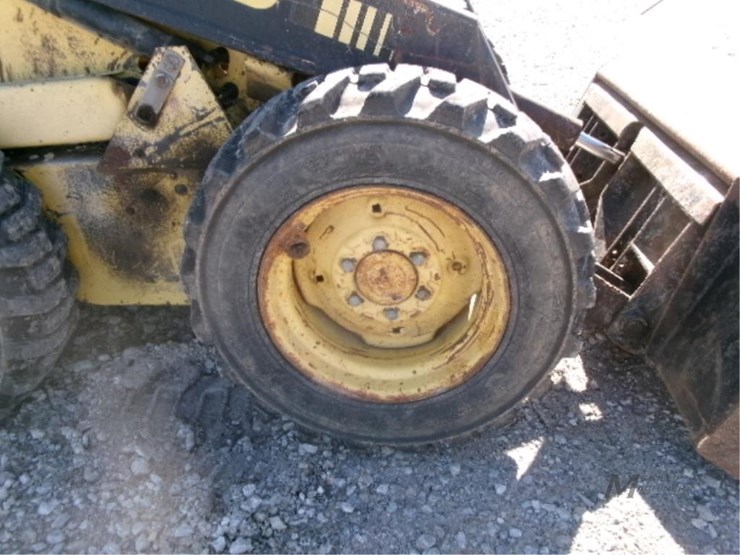 new-holland-l555-image-6