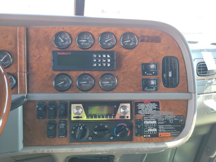 2006-peterbilt-379-image-37