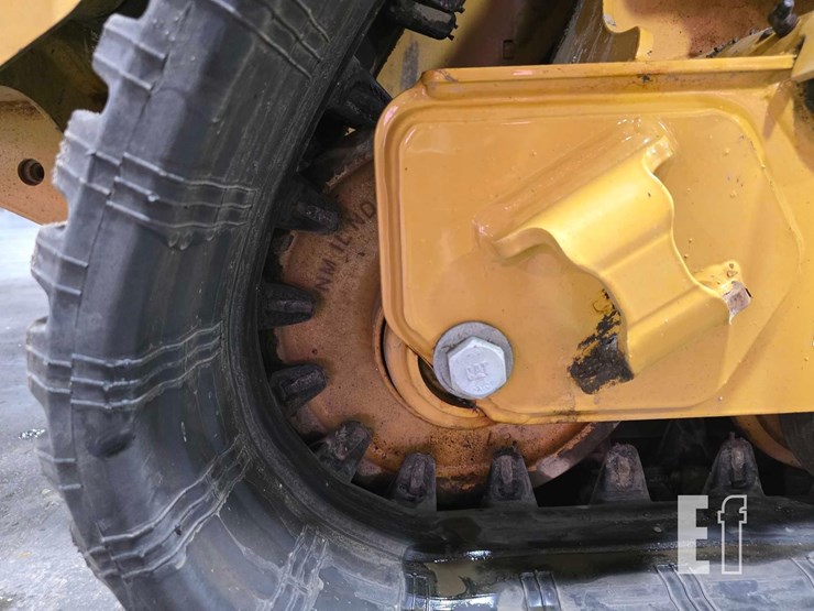 2025-caterpillar-255-image-35