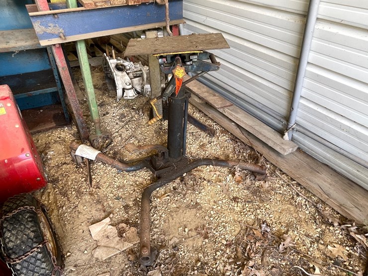 #3319-•-hydraulic-stand-on-wheels-image-1