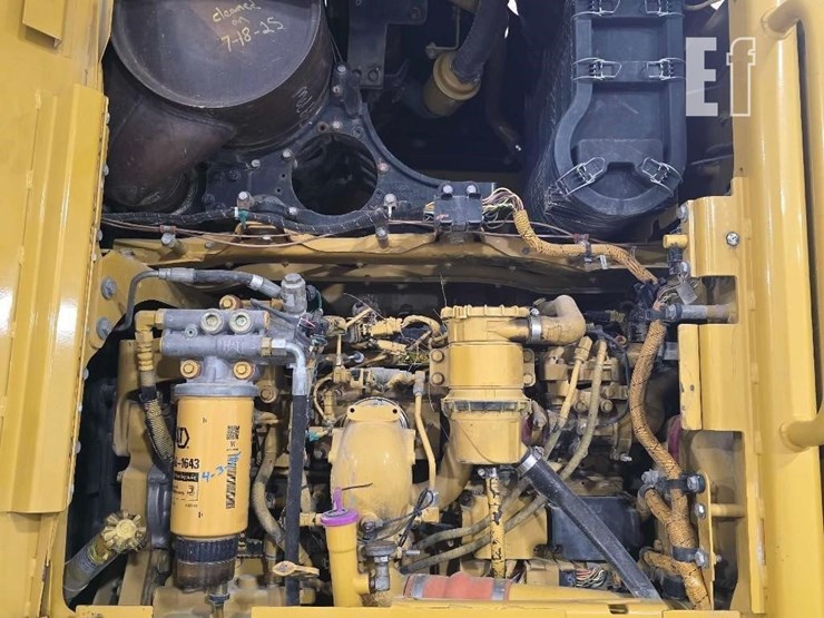 2011-caterpillar-140m2-image-24