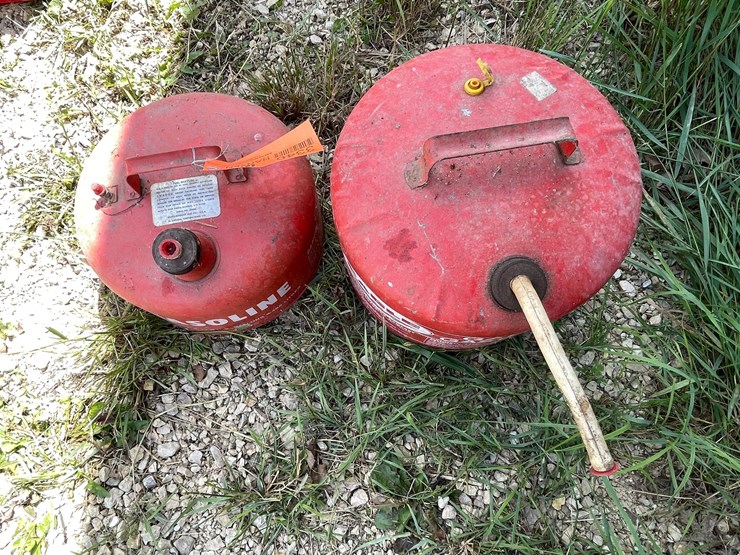 #3346-•-(2)-metal-gas-cans-image-8