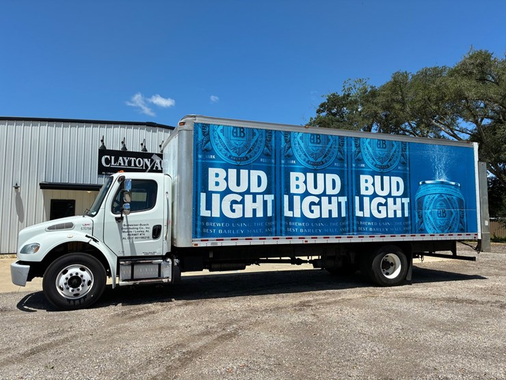 #9941-•-2017-freightliner-m2-box-truck-image-1