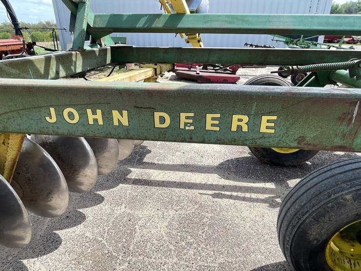 john-deere-220-image-26