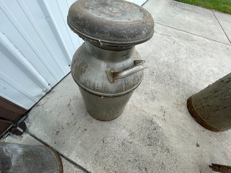 #2311-•-superior-milk-can-with-lid-image-3