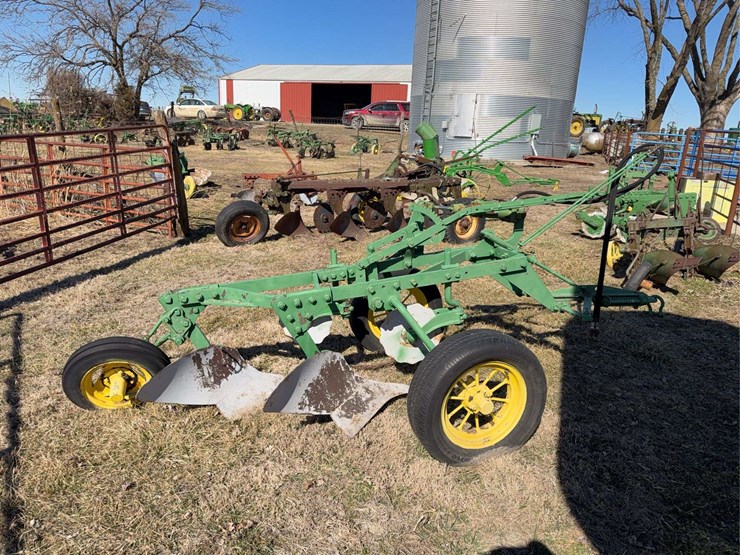 john-deere-pull-type-two-bottom-plow-image-6