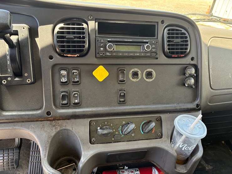 #9939-•-2017-freightliner-m2-box-truck-image-8