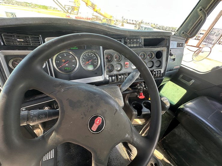 2012-kenworth-t800-image-21