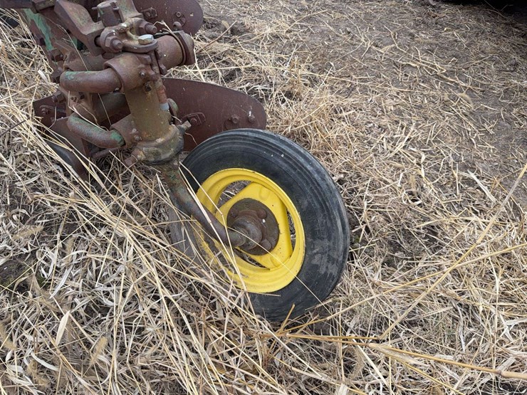 john-deere-pull-type-three-bottom-plow.-image-18