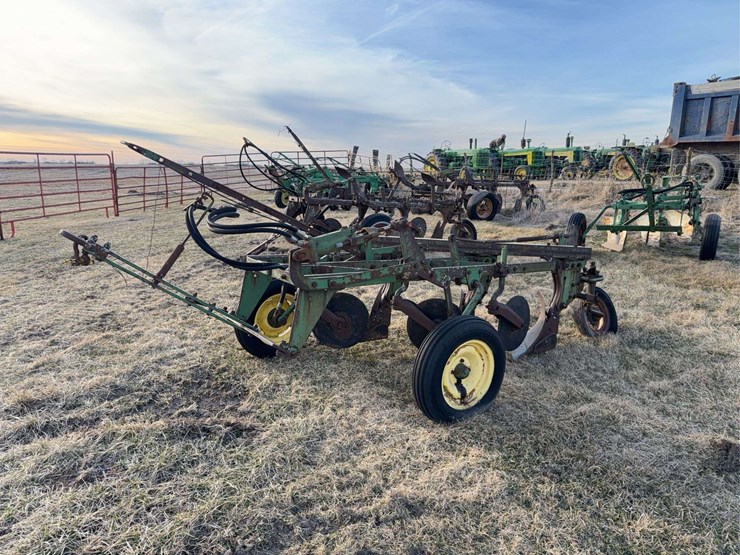 john-deere-pull-type-three-bottom-plow-image-7