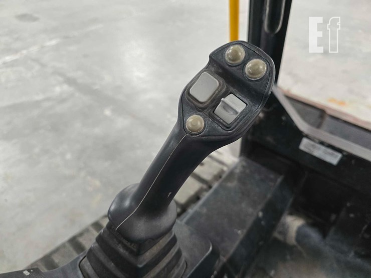 2020-jcb-3ts-8t-image-16
