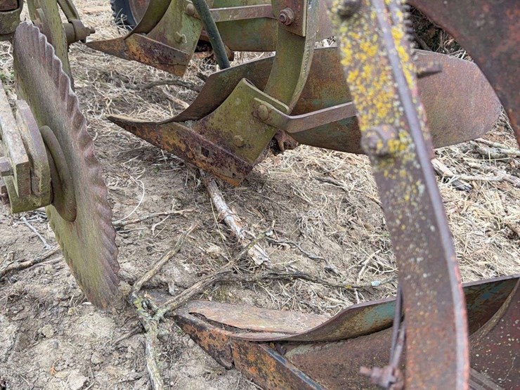 mccormick-pull-type-three-bottom-plow-image-23