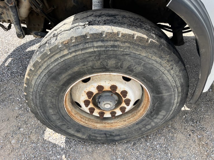 2007-sterling-l9500-image-12