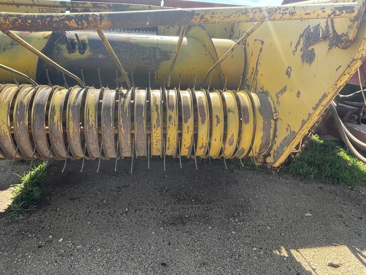 new-holland-880-image-12