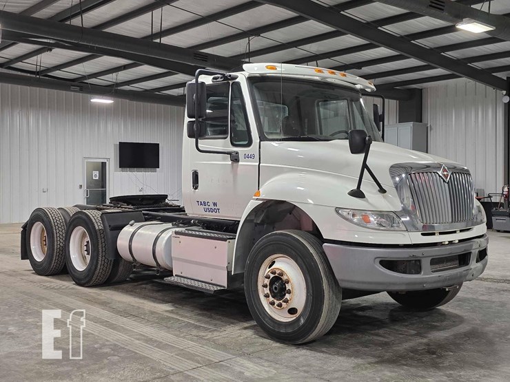 2017-international-durastar-4400-image-2