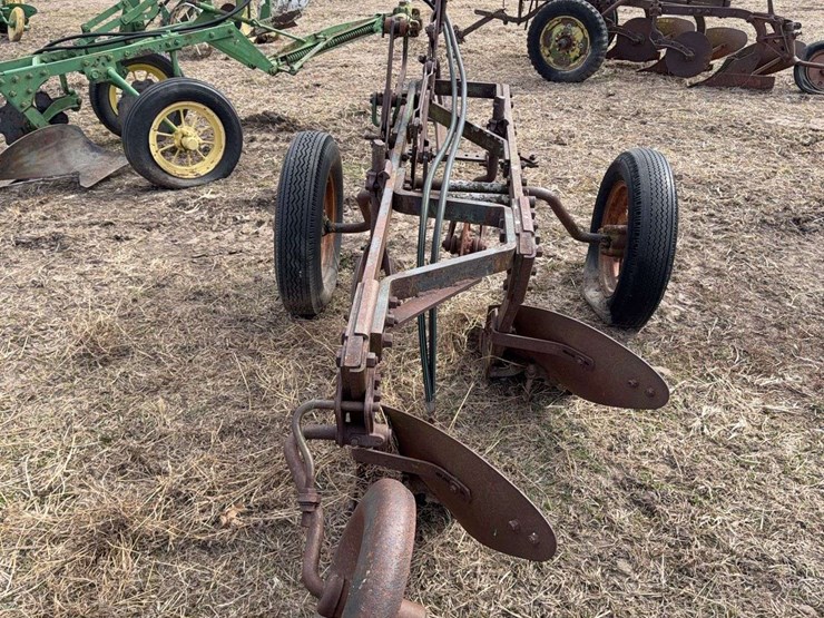 john-deere-two-bottom-plow-image-23