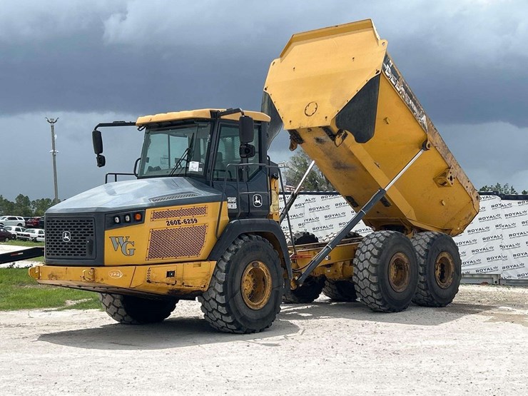 deere-260e-image-1