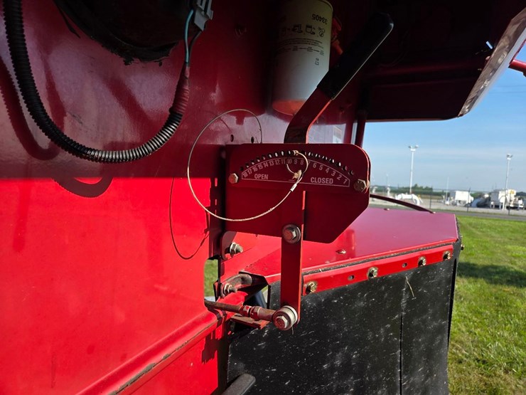 cih-2388-axial-flow-combine-image-32
