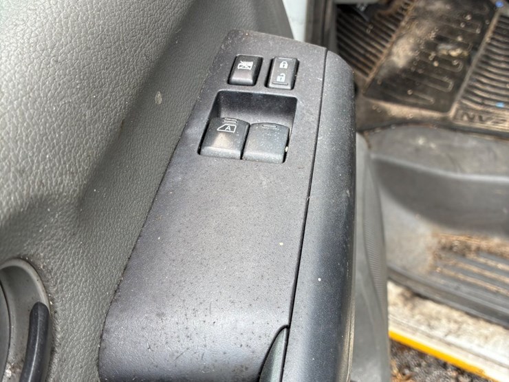 2019-nissan-nv2500-image-11