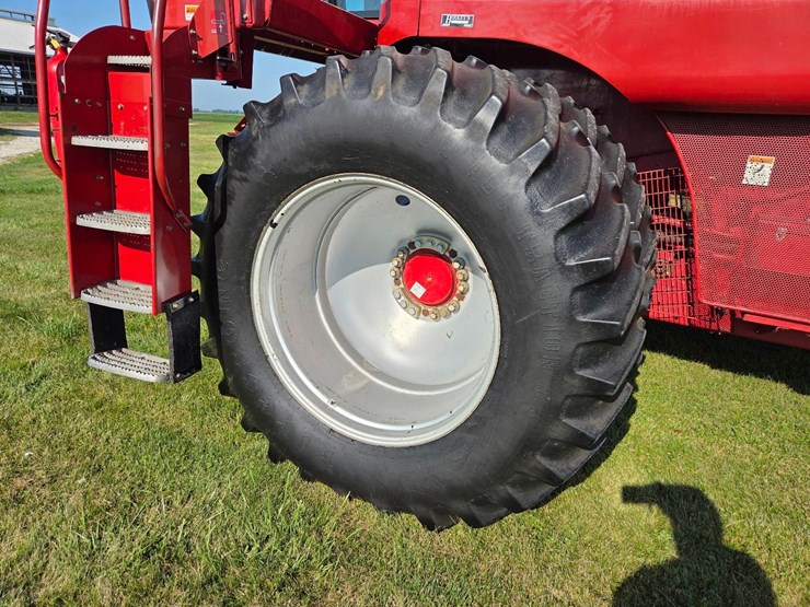 cih-2388-axial-flow-combine-image-24