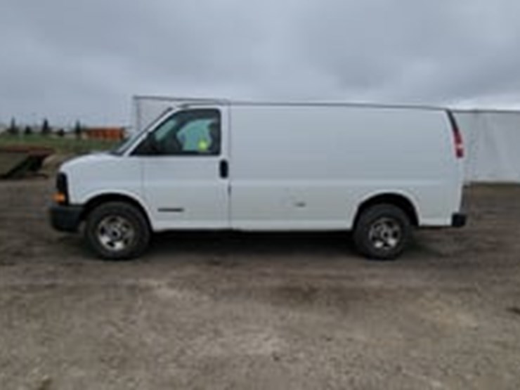 2004-gmc-2500-image-5