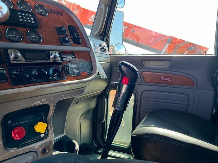 2006-peterbilt-379-image-49