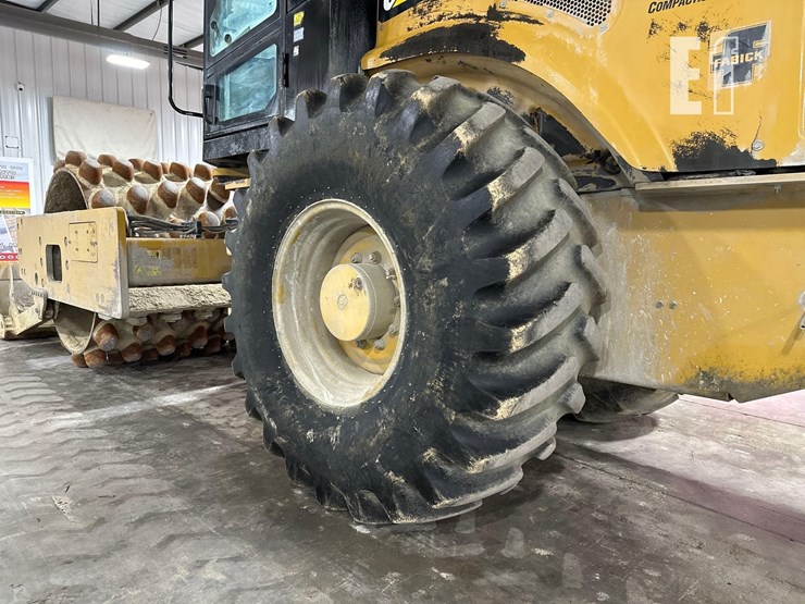 2019-caterpillar-cp56b-image-28