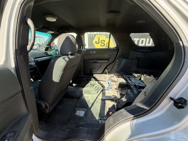 2016-ford-explorer-image-29