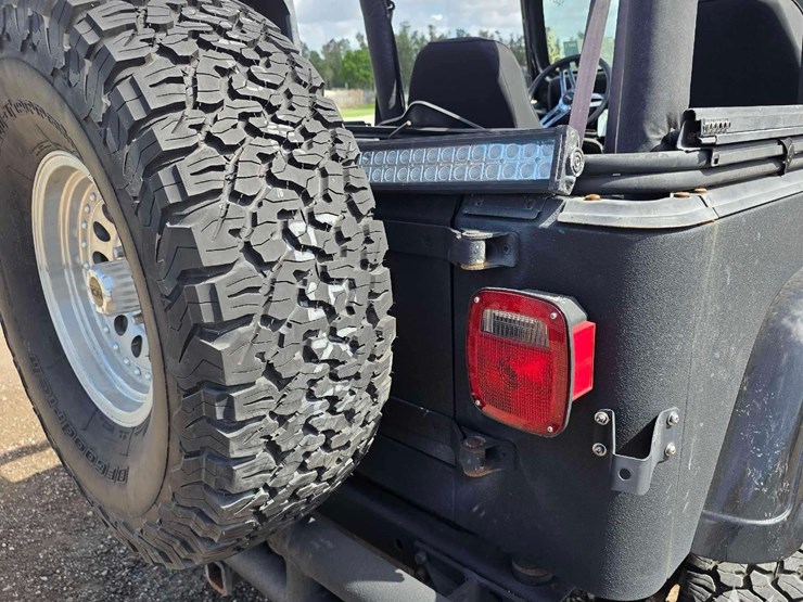 1995-jeep-wrangler-image-48