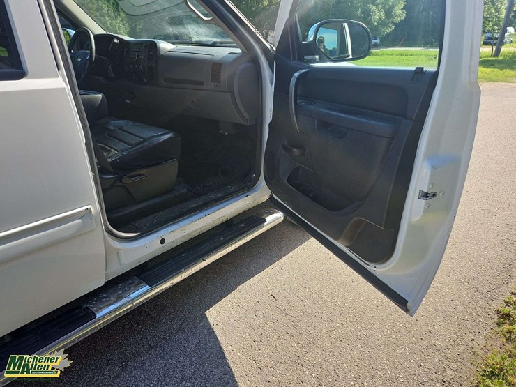2013-chevrolet-silverado-1500-image-24