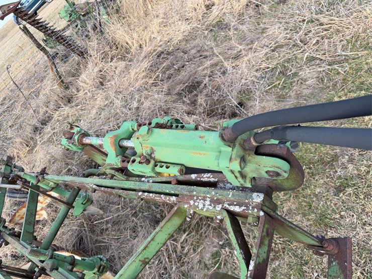john-deere-pull-type-three-bottom-plow-image-16