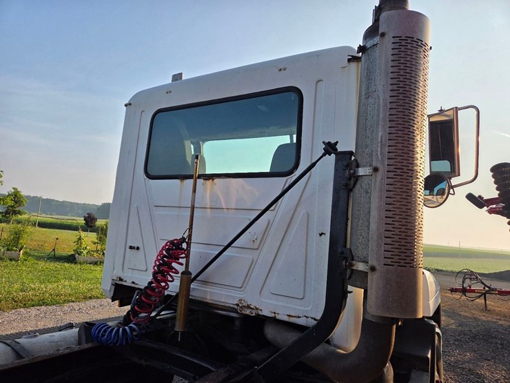 1999-mack-ch613-image-30