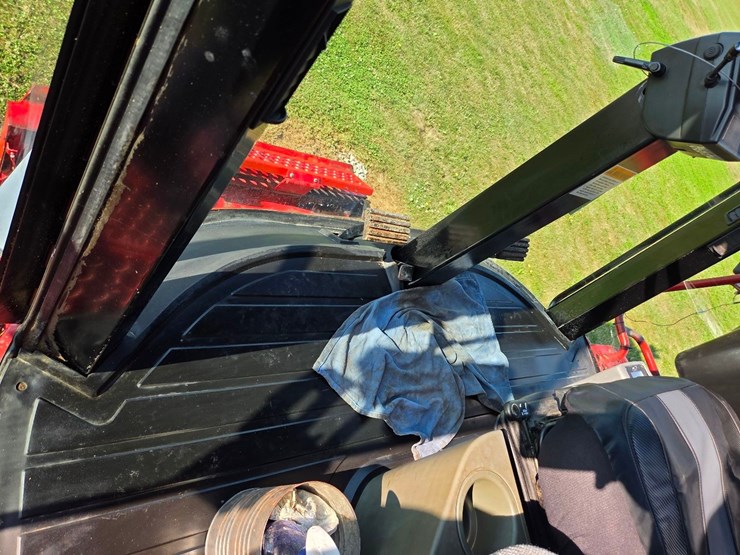 cih-2388-axial-flow-combine-image-60