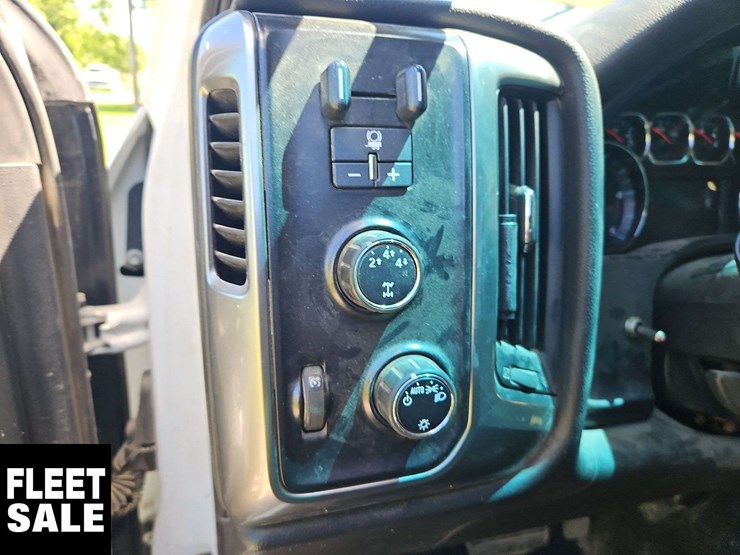 2015-chevrolet-silverado-2500hd-image-32