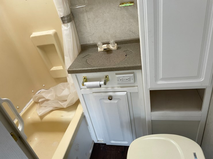 #1036-•-2003-keystone-bunkhouse-26'-camper-(has-wi-title)-image-18