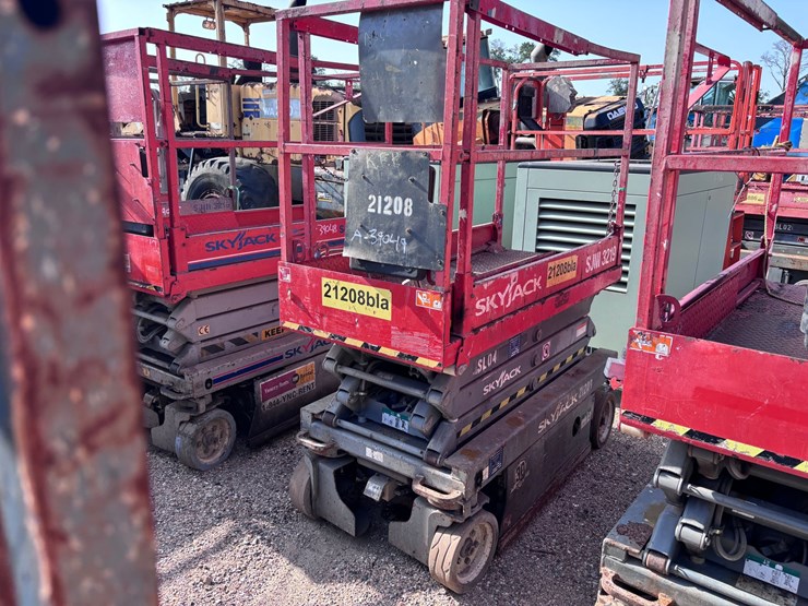 #39049-•-skyjack-sj1113219-scissor-lift-|-for-parts/repairs-image-2