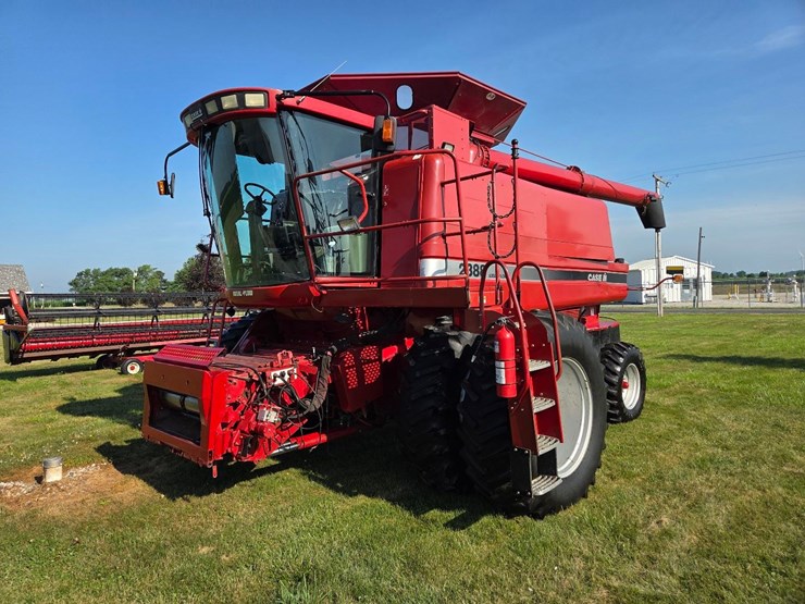 cih-2388-axial-flow-combine-image-3