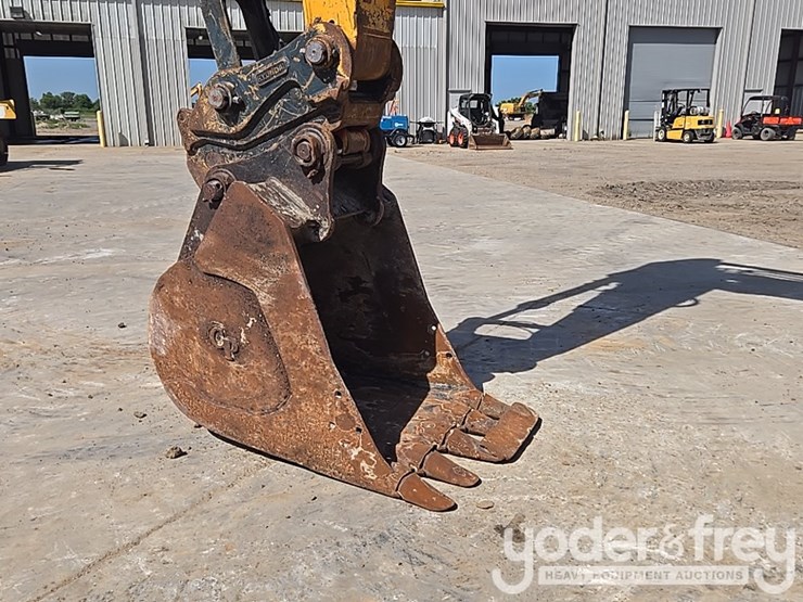 hyundai-hx235-lcr-image-20
