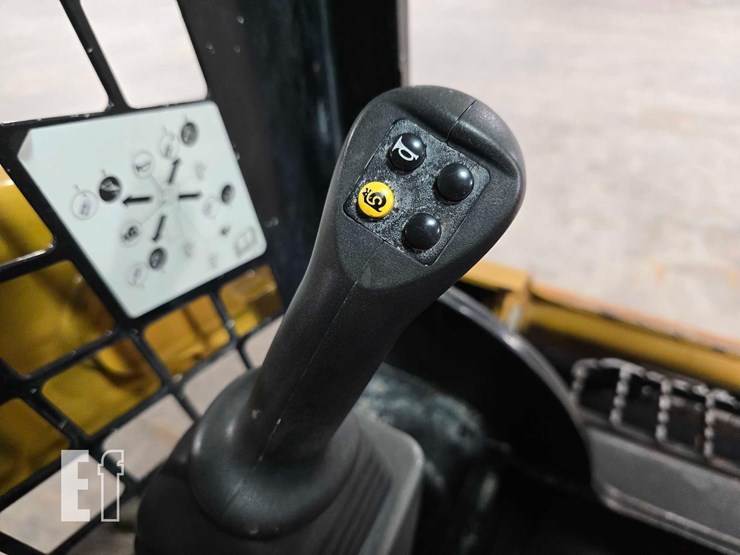 2022-caterpillar-259d3-image-17